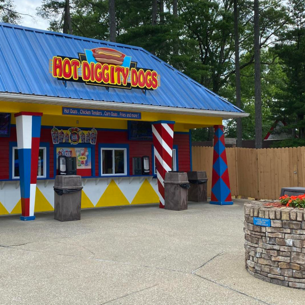 Hot Diggity Dogs in Holidog's FunTown
