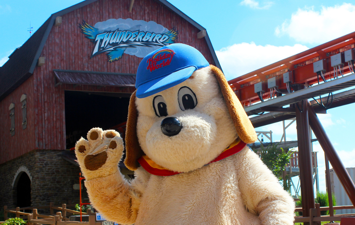 Holidog in front of the Thunderbird steel coaster