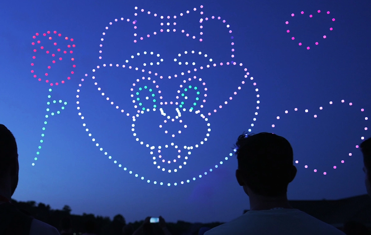 Drones make the face of Kitty Claws during Holidays in the Sky.