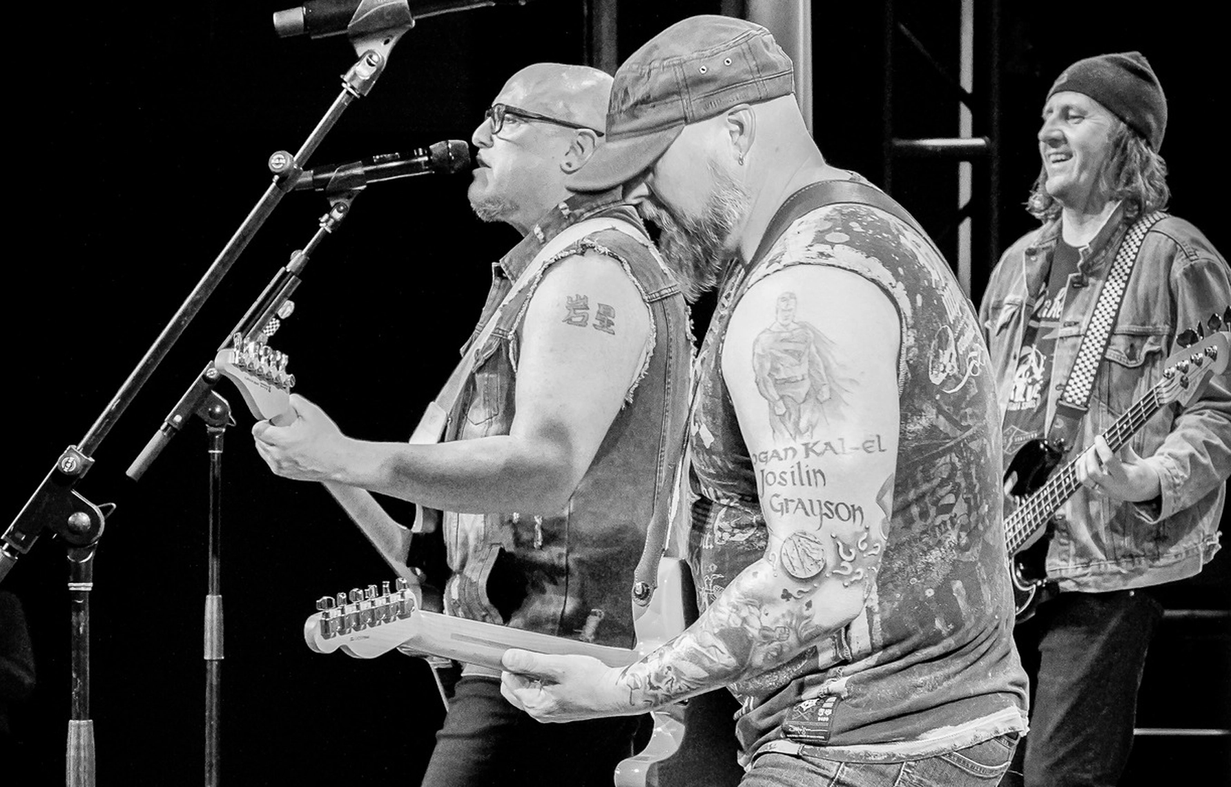 Saved by the Music 90s Band performing at Holiday World's Friday Night Live!